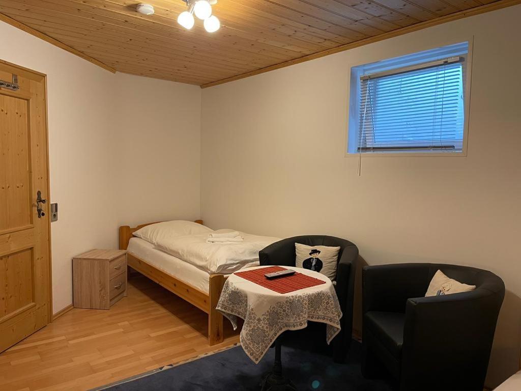 94 - Private Rooms Eichenau Eksteriør billede