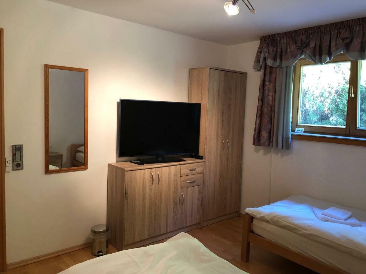 94 - Private Rooms Eichenau Eksteriør billede