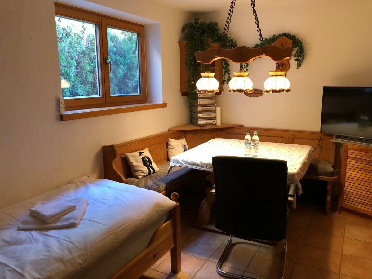 94 - Private Rooms Eichenau Eksteriør billede